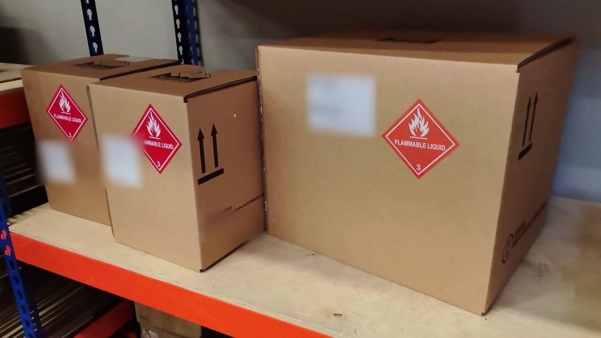 Packaging for flammable liquids (dangerous goods)